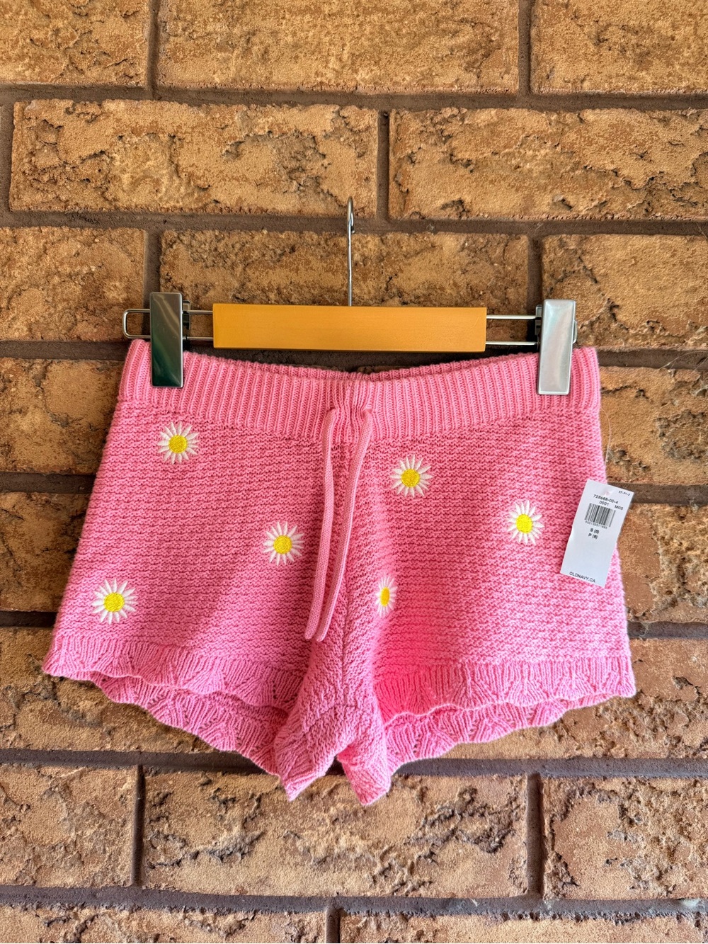 • Old Navy Sweater-Knit Daisy Embroidered Shorts